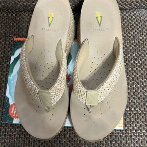 Volatile Women's Tan Woven Sandals